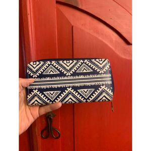 NWOT Blue and White Wallet Funky Print Never Used 6 Credit Card Slots Coin Area